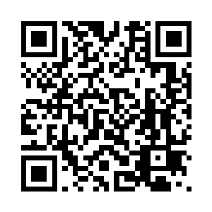 在最前面的是一位白大褂中年医生二维码生成