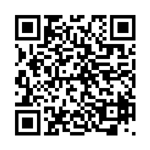 在疯狂的粉丝担忧不已的向前挤之下二维码生成