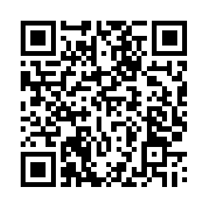 在粪车旁边方便倒粪的高台上坐下了二维码生成