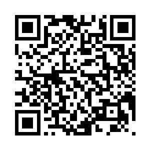 在萧条清冷的街道上慢慢悠悠的逛游着二维码生成