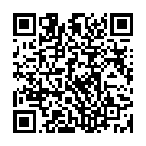 在这里她只要微微垂眸就能看到下方距离百余米的平静黑色海面二维码生成