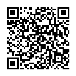 在那看起来经过了不少混乱局势而荒废的村庄里二维码生成
