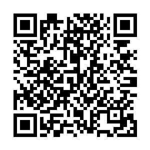 在里面装了二百二十六亿六千万极品灵石递给了对面的修士二维码生成