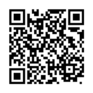 在金刚之山的山顶上积累起一圈皑皑的白雪二维码生成