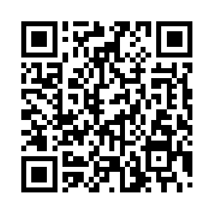 地面人员引导着第二架直升机降落下来二维码生成