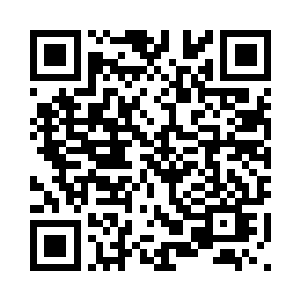 坐下时屁股也没敢完全搁在沙发上二维码生成