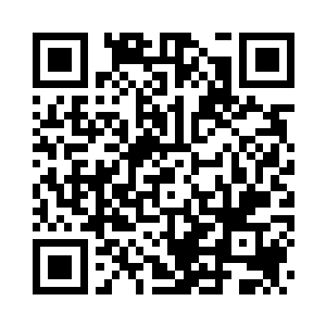 坐在一块水泥墩上狼吞虎咽吃了起来二维码生成