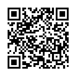 坐在中间的人也是很不满意的看了一眼二维码生成