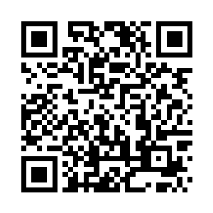 坐在他腿上长得有点辟邪的女人身上一阵游动二维码生成