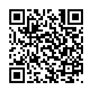 坐在椅子上面正在喝茶的老板听到了二维码生成