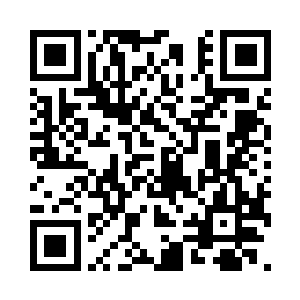 坐在灯前做针线的秋菊脸上带着淡淡的微笑二维码生成