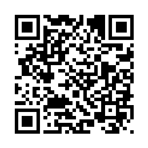 坐在矮墩上低头拨弄着手里的琵琶二维码生成