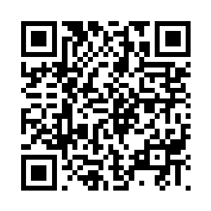士兵们沉默着将所有的尸体都集中到了村口二维码生成