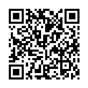 复杂的殷红线条在地面勾勒出的巨幅图案二维码生成