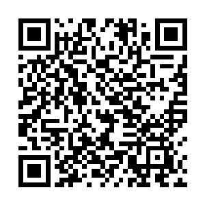 夏云杰干脆便大大方方地张开双臂跟琳达也来了个吻别二维码生成