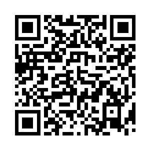 夏云杰看着桌子底下突然钻出一张通红的脸二维码生成