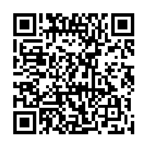 夏云杰这才发现自己的手还抓在那饱满而富有弹性的一对二维码生成