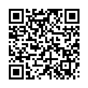 夏依依将一辆冰河蓝的雪佛兰开了过来二维码生成