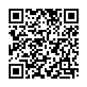 夏天拿出了银行卡递给了前台的美女二维码生成