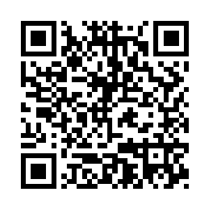 夏天的手也是放在了红袍的手腕之上二维码生成