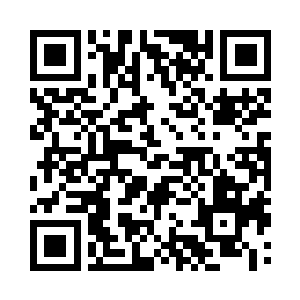 夕阳将她的宛如白玉的面孔涂上了一金红二维码生成