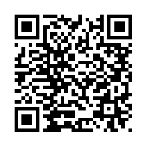 夜辜星伸手拨开少年额前细碎的发二维码生成