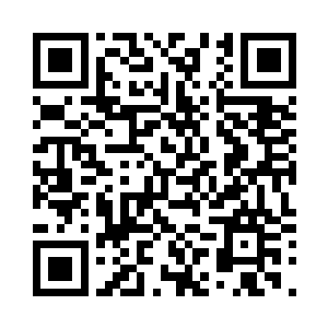 大厦保安恭敬得做出了一个请的手势二维码生成