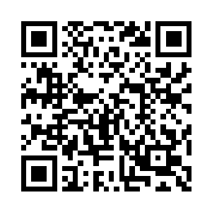 大大小小的岩石从悬浮山峰上脱落下来二维码生成