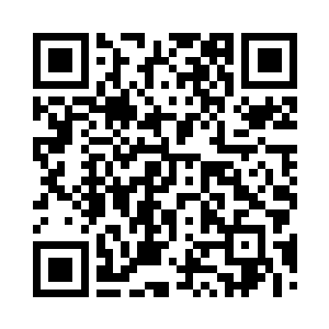 大批的人群抛下一切疯狂的跑出城市二维码生成