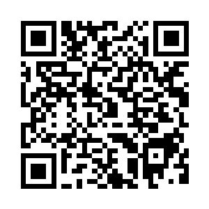 大眼睛定定的盯着自己的小红皮鞋二维码生成