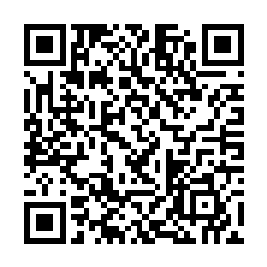 大约二百多米外的五个红色气球几乎在同一时间炸开二维码生成