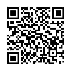 大约走了一分钟就看到前面有座雕像二维码生成