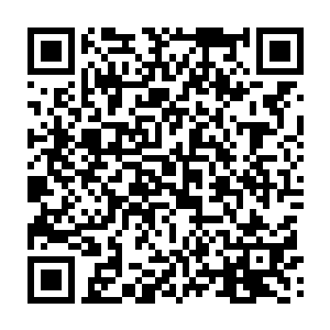 天空中的闪电云团面对的则是下方无数血卫士兵射出的弩箭和掷出的投矛二维码生成