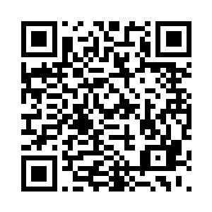 头上戴着牛头魔的头骨和牛角那是勇武的象征二维码生成