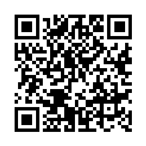 头上戴着硕大的毛茸茸的长耳兽帽子二维码生成