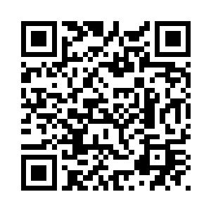 女人们全自叹不如地在外面等待着二维码生成