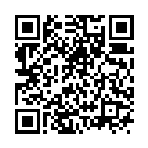 女恐怖分子用枪指着坐在头等舱的几个空姐二维码生成