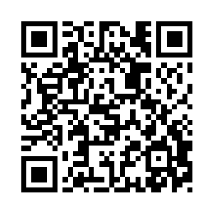 女警察不耐烦地把记录的笔摔在桌面上二维码生成