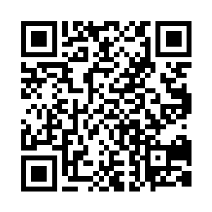 她又低头看了一眼自己胸前高耸的双峰二维码生成