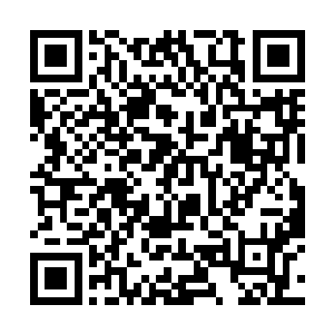 她又把咸猪手放在陈思璇光滑没有任何瑕疵的大腿上二维码生成