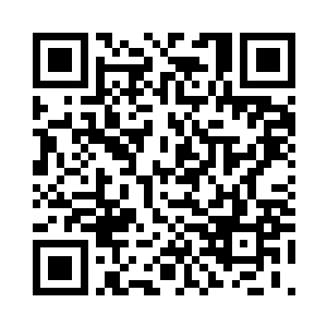 她只能一个人在痛苦的海洋的里翻滚二维码生成