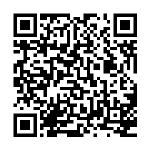 她多么希望有一个男人此时能够挺身而出为自己打跑这些坏人二维码生成
