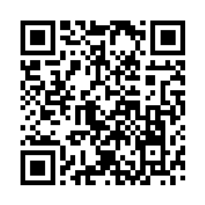 她将车慢慢停到路边拿出手机看了一眼二维码生成