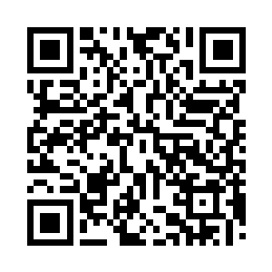 她恨不得在他那张欠扁的脸上凿出几个大二维码生成