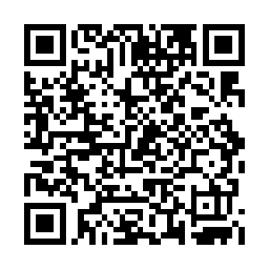 她手中的剑甚至在巨力下反压在了自己的肩膀上二维码生成