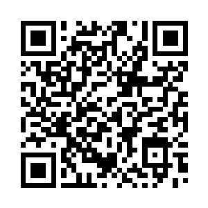 她才慢吞吞的戴上草帽子蹲下拔草二维码生成