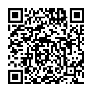 她把李思敏递过来的活计抖开看――是一件浅绿色的小褂二维码生成
