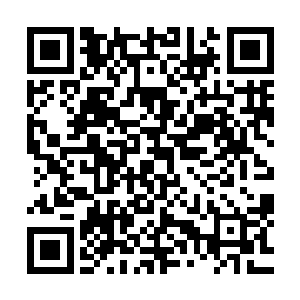 她整个人就像舞者一样揽着他的肩膀密密匝匝的贴在了他怀里二维码生成
