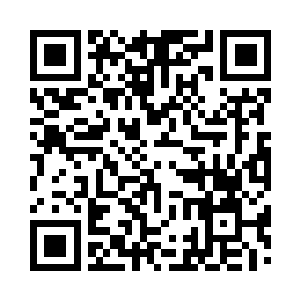 她用手捂着脸躲在车里嘤嘤地小声哭了起来二维码生成