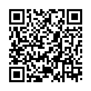 她的两条小手臂根本就够不到扶手二维码生成